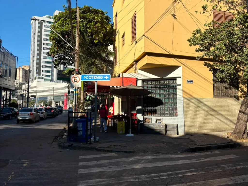 Placa de rua Brumadinho no Prado, Belo Horizonte — endereço da clínica Dentistas BH